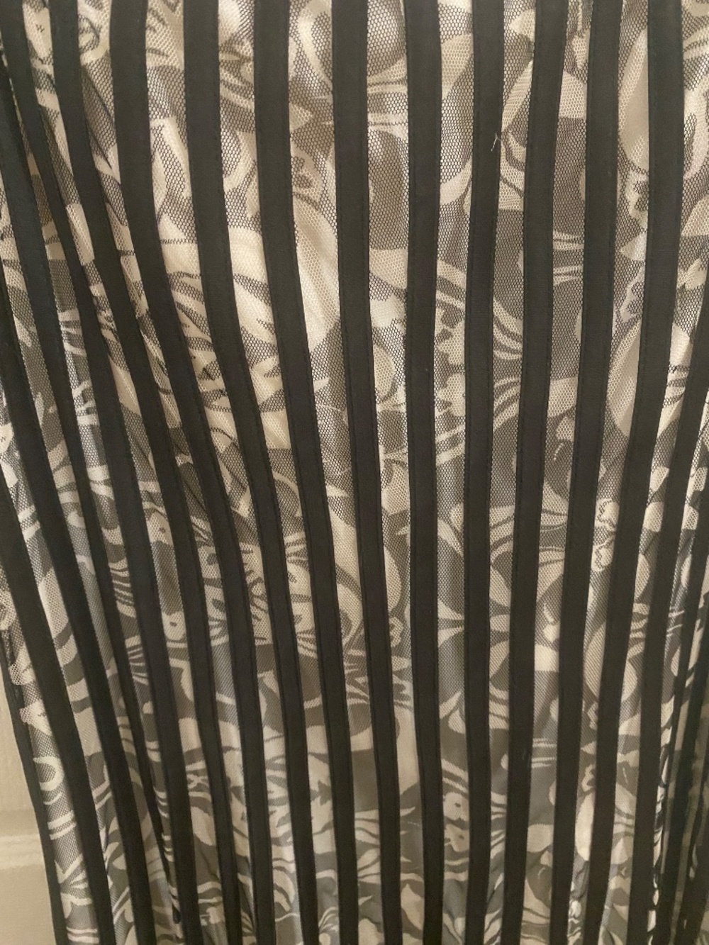 Cache dress - Picture 2 of 6